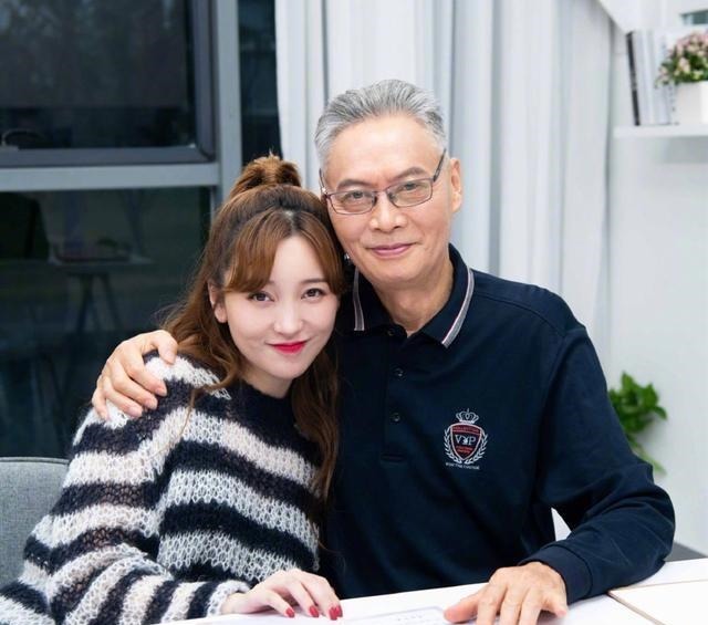 尴尬|芒果台神剪手果然不一样,出手直抓痛点,张绍刚成为“工具人”!