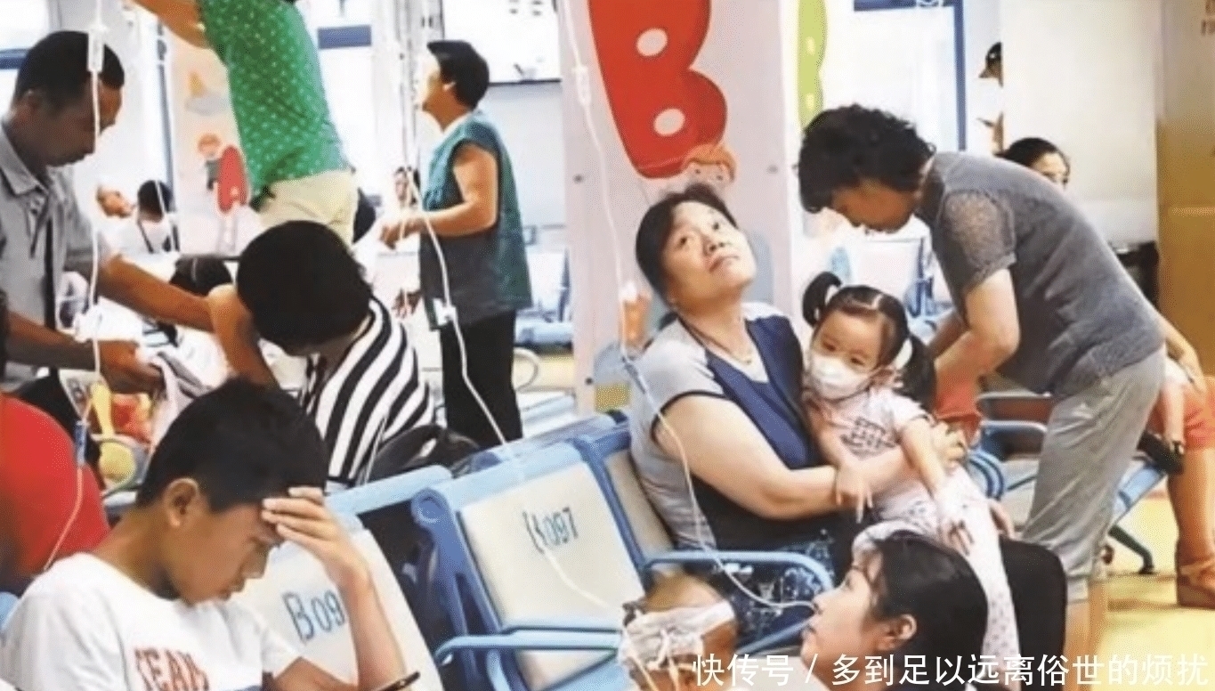 发烧|儿子高烧医院排队800多号,宝妈大闹医院,医生:自“作”自受