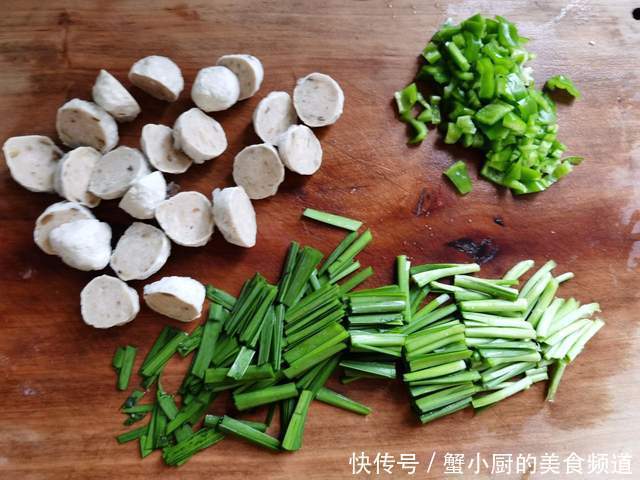 香喷喷的韭菜炒肉丸,美味又下饭,一大盘不够吃