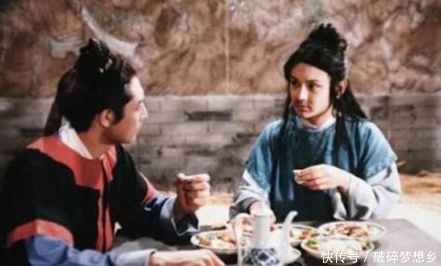 贾府|一边是热闹的生日宴，一边是宝玉出家，贾府倒台的结局，细思极恐