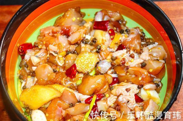 辣子鸡|制作辣子鸡丁不用油炸,试试这样做,味道也不差,轻轻松松做美食