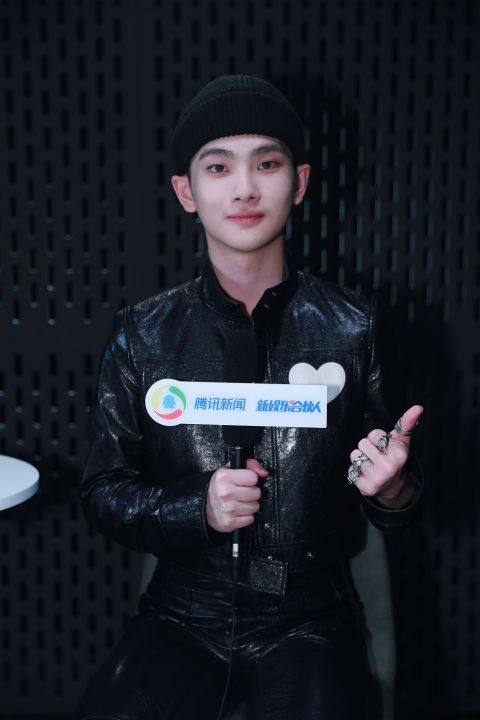 r专访周震南：单飞后上台感觉空空的，被质疑不会影响决心