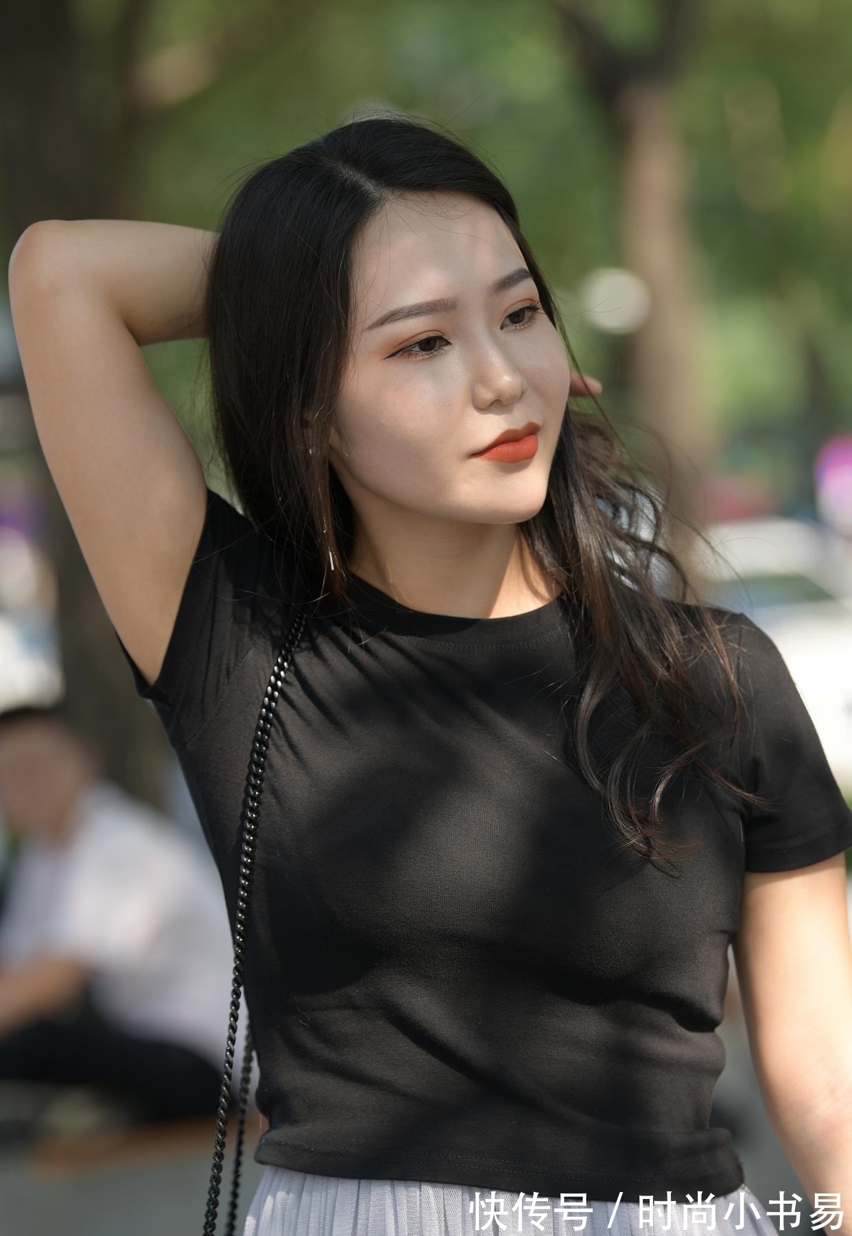 高跟鞋 长款百褶裙更适合熟龄女人,搭配高跟鞋,显成熟大气又优雅