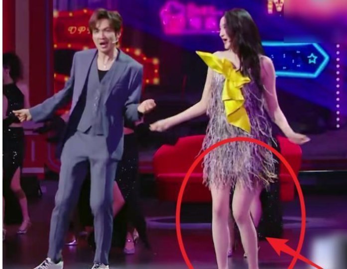 钟汉良|钟汉良关晓彤跳双人舞，切到特写镜头时，这身材我没看错吧？