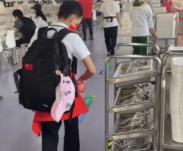 全红婵|陈艺文谈全红婵:比赛完全不担心,主要就是她太爱吃,体重要控制