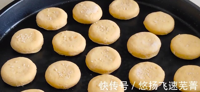 深秋了,我家红薯这样做松软香甜,无水无油两天不做馋得慌!