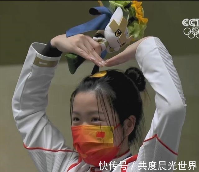 国风|奥运首金杨倩的美甲上热搜，运动服却更惹眼，国风满满太长脸！