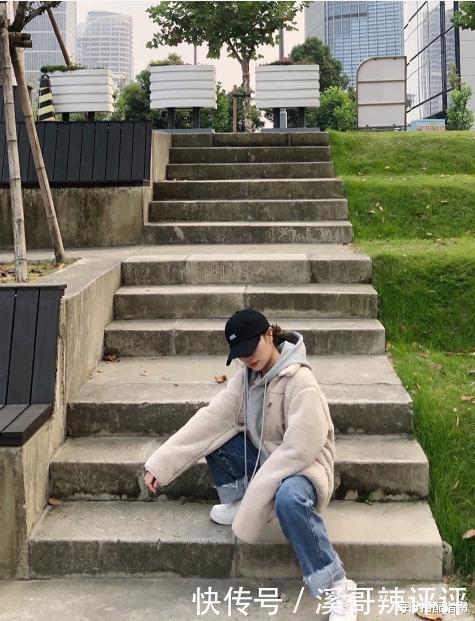 时髦|今秋火了一种穿法,叫“外套+卫衣”,时髦减龄,闭眼穿都不会错