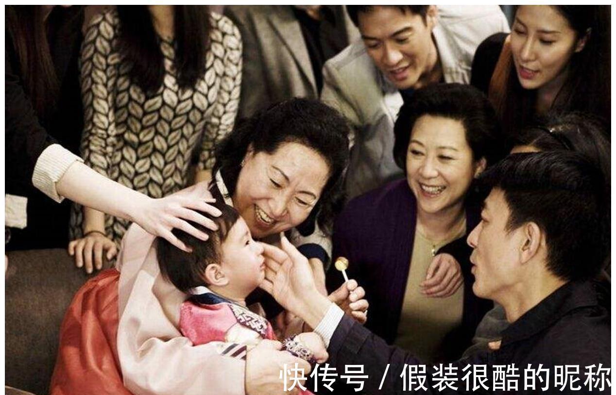 固定量|八分饱更有利宝宝脑发育,喂养过量反而有害,三个表现就是信号