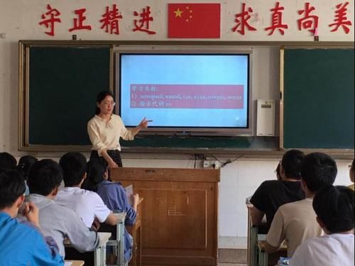 985大学生毕业后去当幼儿园老师，算不算人才的浪费？