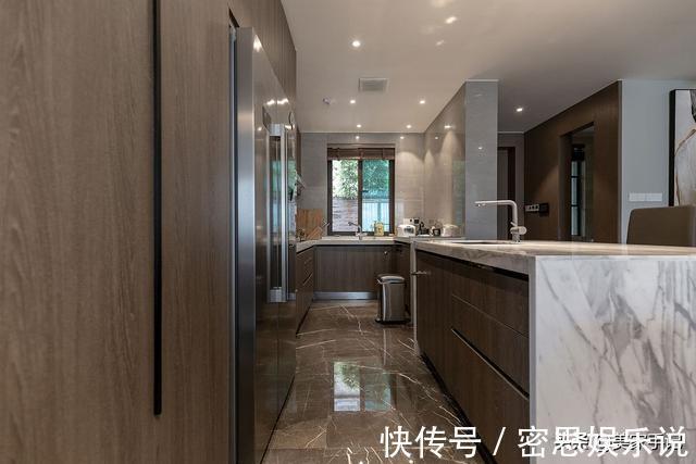 本案|再买房，我一定学她家沙发不靠墙，往前挪0.5米，完工反而实用