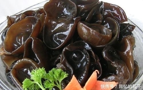 半个月|黑木耳和此物炒一炒,坚持半个月,排除毒素污血,子宫慢慢变好!