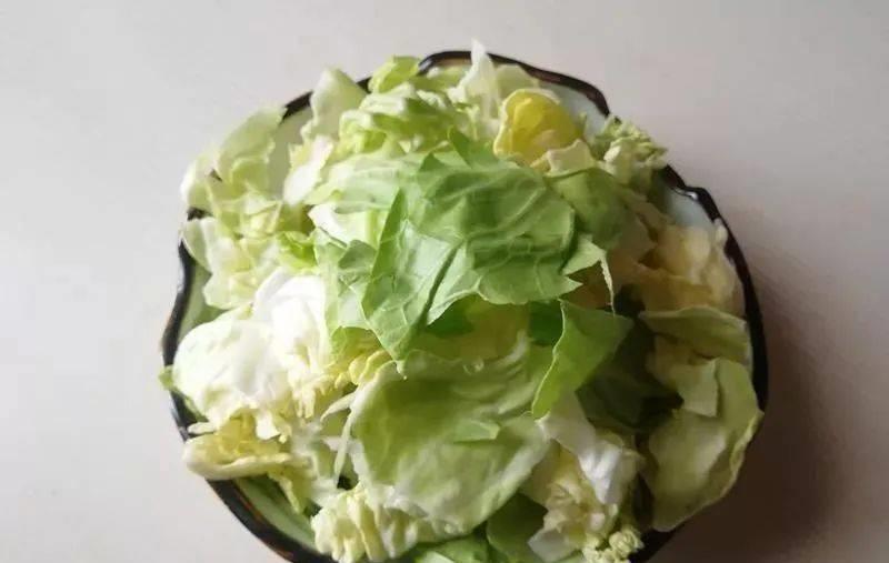 包菜焯水|包菜换种做法,比手撕包菜还香,又香又下饭!美味可口,非常美味