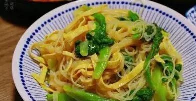 老公|晒晒我和老公的晚餐，不用闻油烟，一荤一素，营养足，幸福很简单