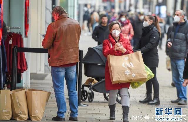 奥地利再解封 民众扎堆购物