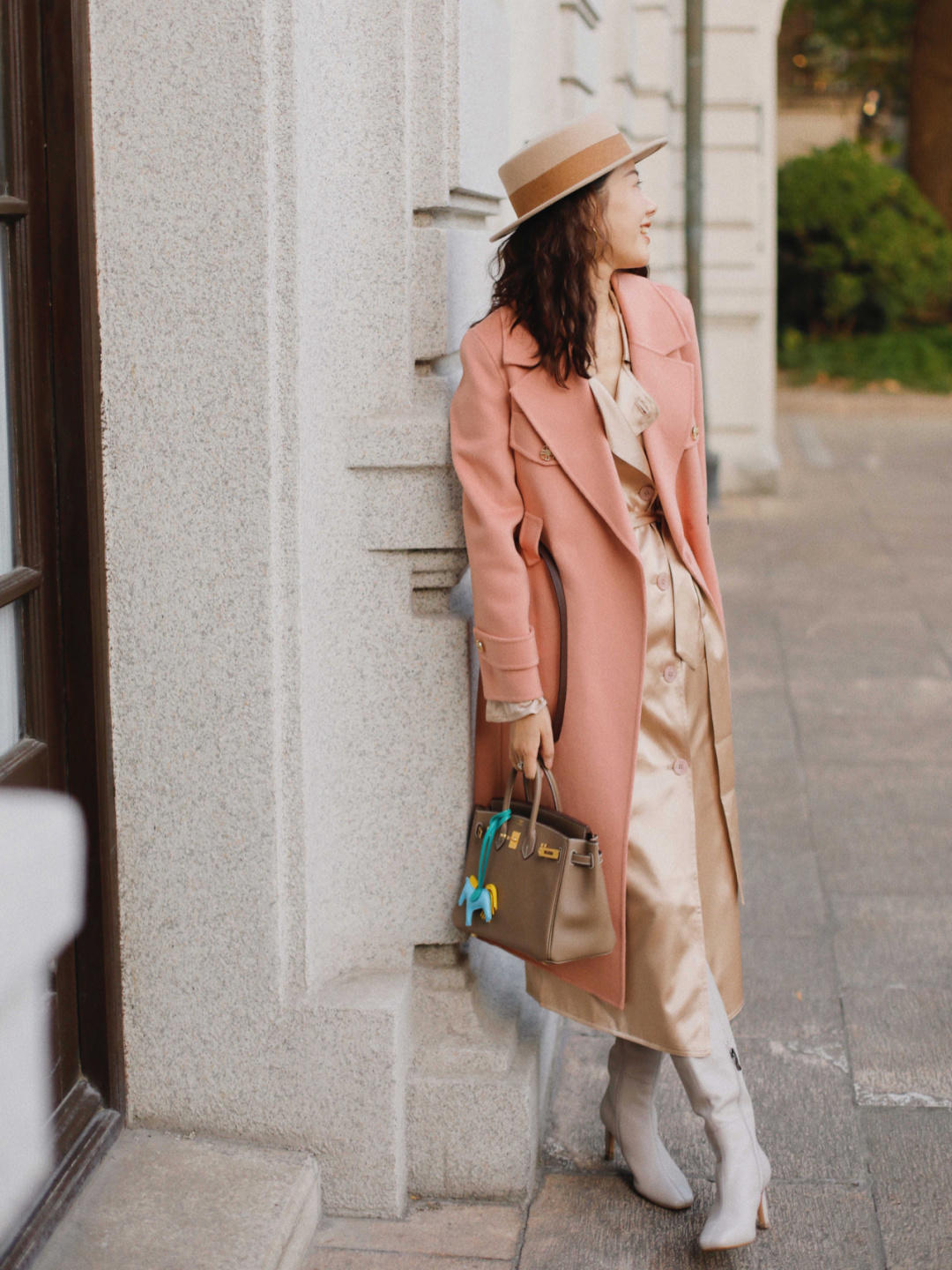 优雅|见过世面的女人,衣橱里都少不了“大衣”,时尚优雅又能提气质