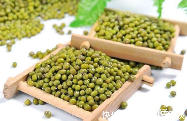 不论绿豆还是红豆，在煮的时候只需要多加1步，煮出来开花软烂