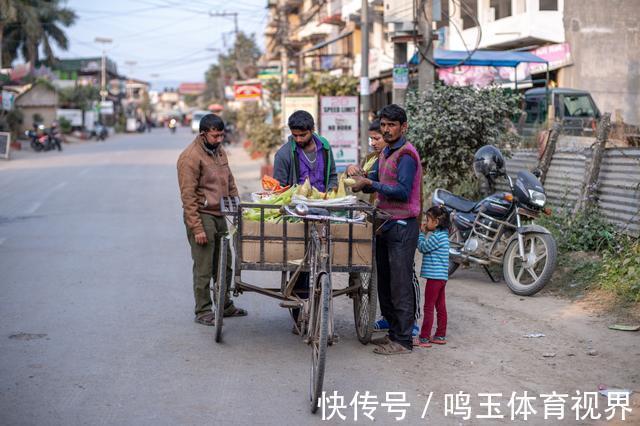 奇特旺|藏在奇特旺森林的小镇，商业化已十分厚重，交通工具却还十分原始