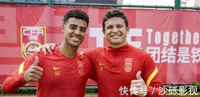 国足|阿兰洛国富被弃用!李铁变阵失败遭质疑,彭伟国:归化了干嘛?