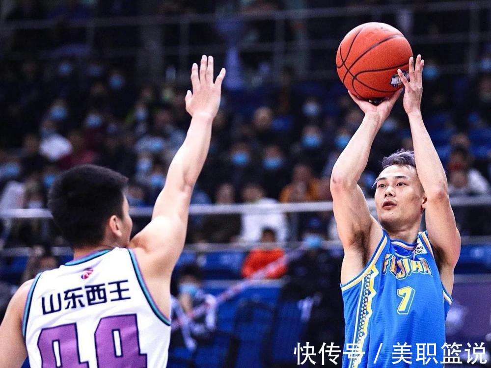 上海男篮|喜忧参半！CBA广东队第3外援新进展，汤杰续约年薪曝光，朱总精明