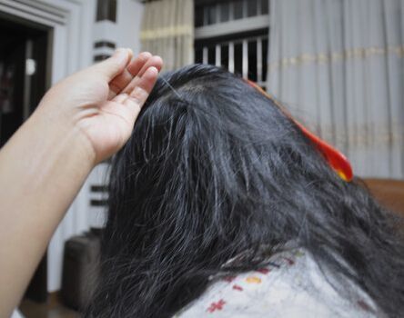 早生华发|头发变白,原来是这里出了毛病一招让你的白发“黑回去”