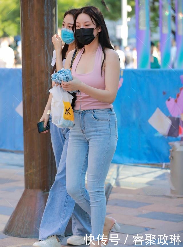 别被年龄左右，款式多又好搭的牛仔裤，能助你轻松演绎时尚美