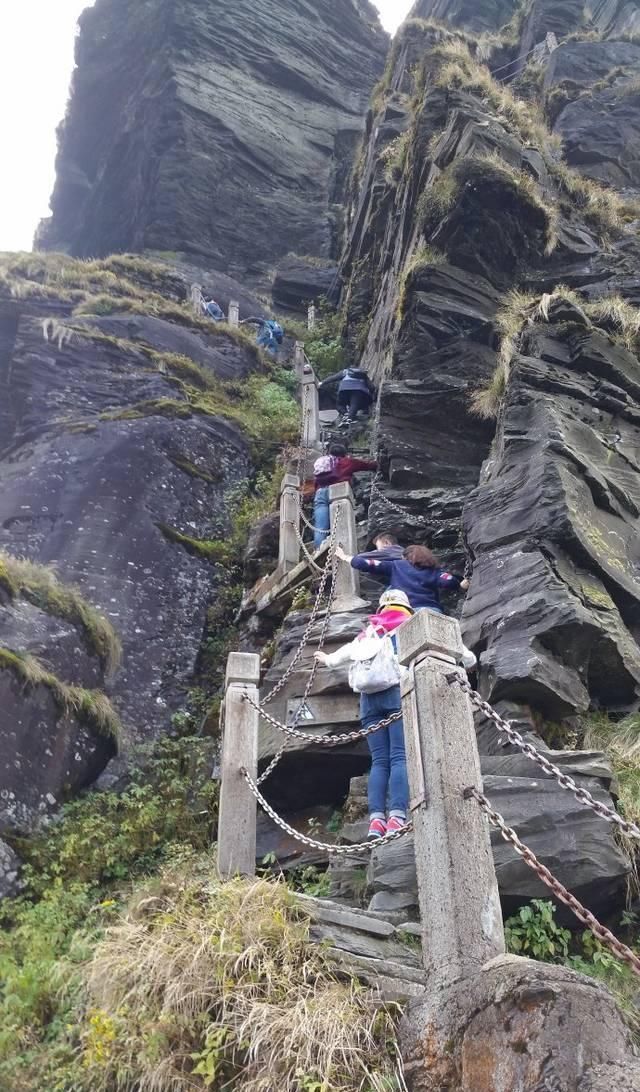 梵净山|实拍地球上建的最险要的房屋，这里被称作是“天下众名山之宗”