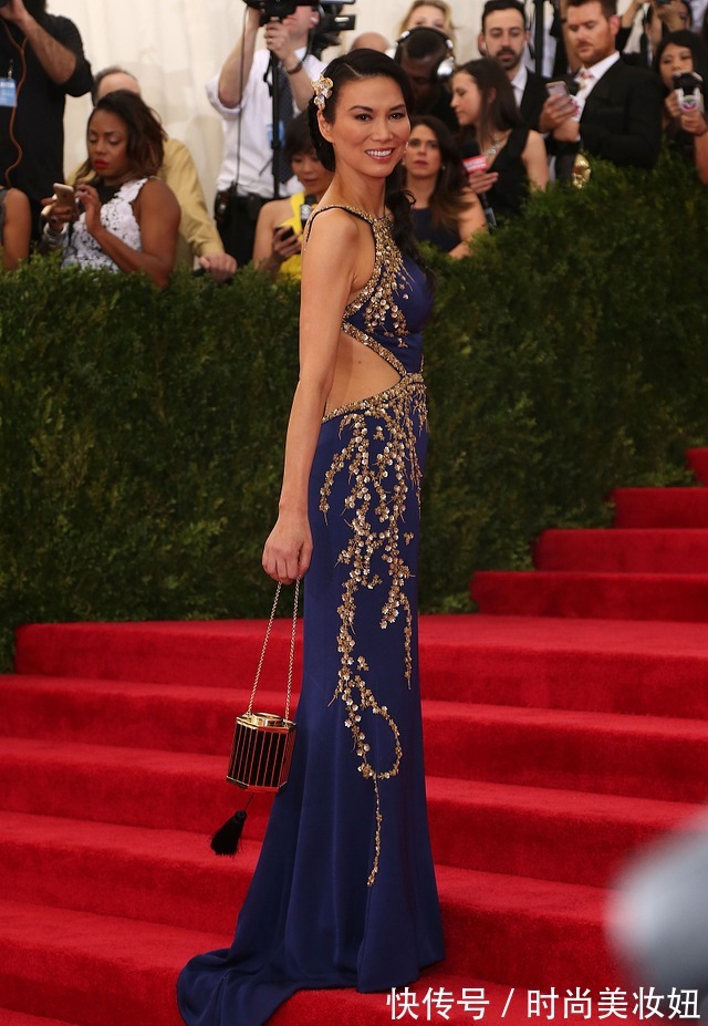 小姐姐 邓文迪真是“贵妇圈”女神,穿薄荷绿连衣裙优雅高贵,气质惊艳