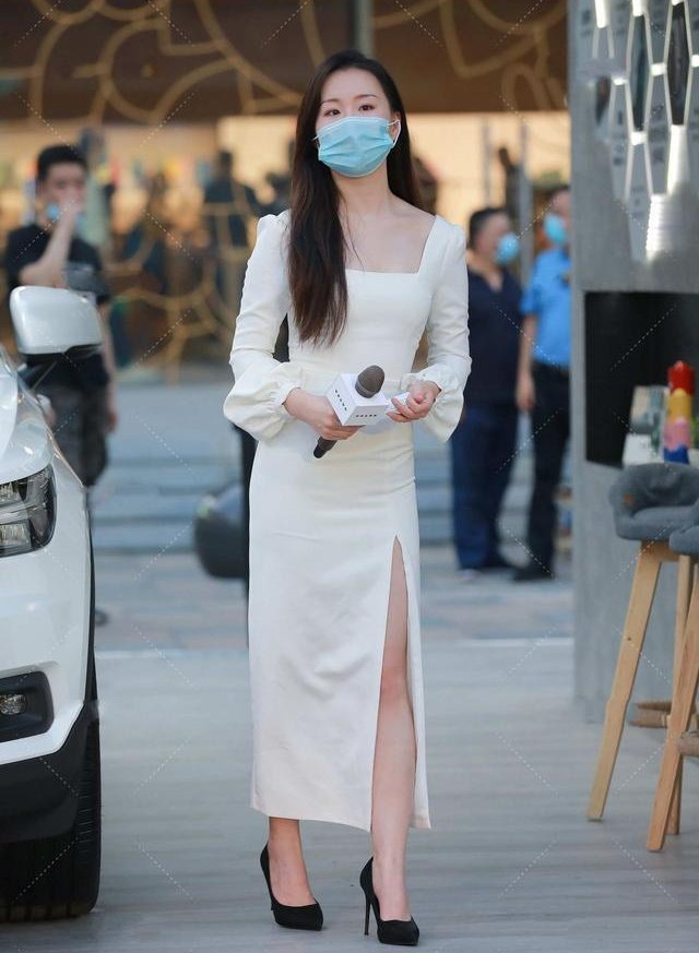 白色礼服裙，清新自然，时尚大气，长款更显气质出众