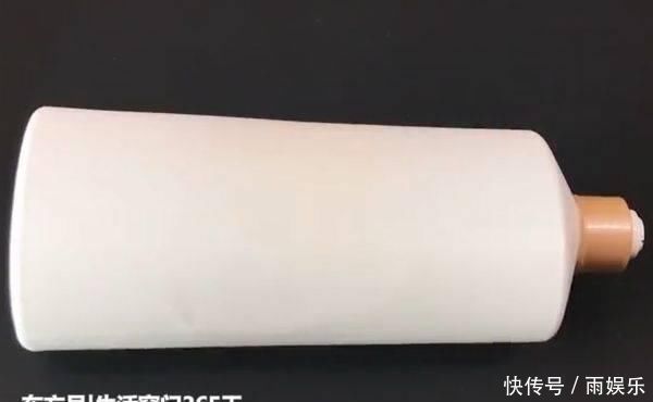 烦恼|沐浴露瓶子不要扔,这样切几个洞放家里,解决了家家户户的烦恼