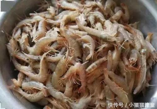老妈100块买了8斤海鲜,做了一顿海鲜大餐,好吃到停不下来!