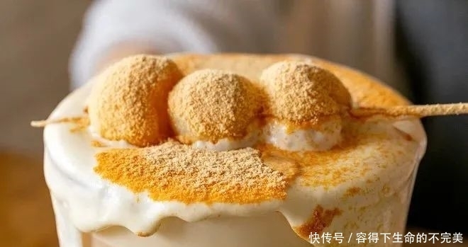 李雪琴:喝奶茶像吃大米饭?可年轻人就好这口“八宝粥”!