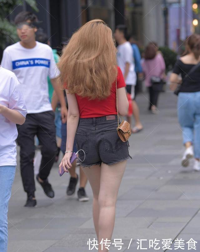 违和感|瑜伽裤承载时尚美女的气质,丝毫没有违和感,超有气质
