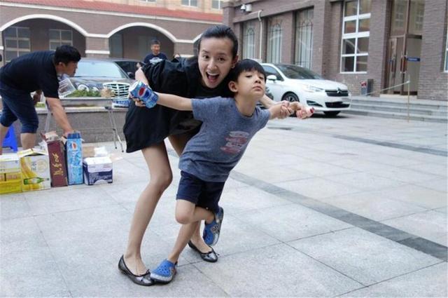 优点|上幼儿园“从来不哭”的孩子,家庭有这3大优点,孩子受益终生