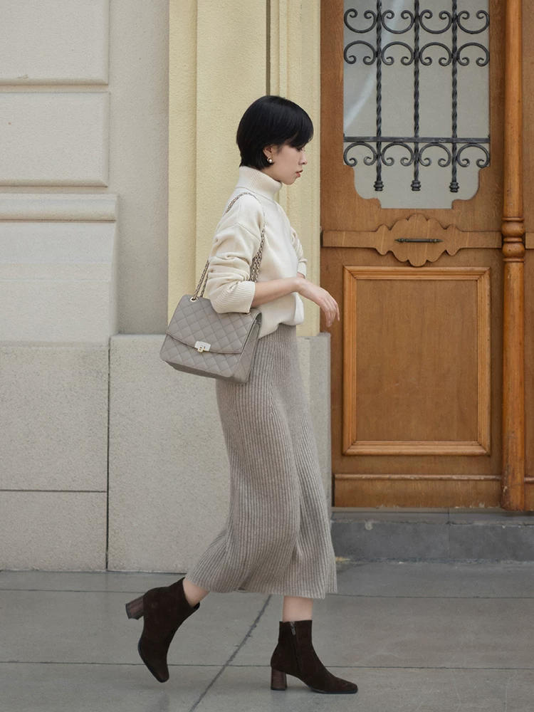 高领|岁月不败美人,时髦女人都穿“彩色毛衣”,帮你打造好气质