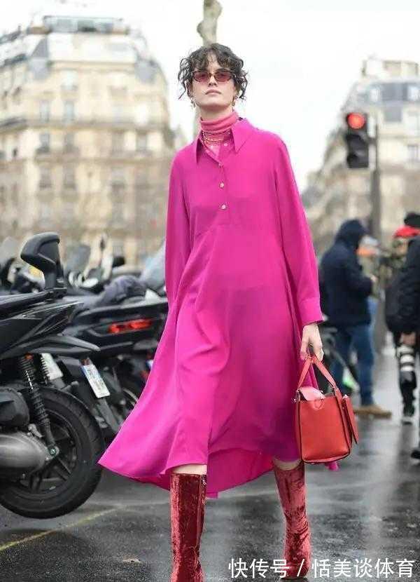 亮色系|邓文迪越老越“作妖”,穿柠檬黄连衣裙配冲天辫,芭比粉唇太抢镜