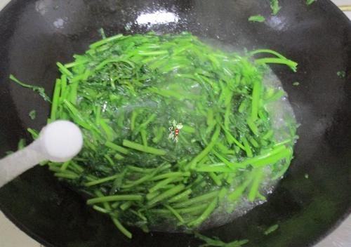 春天，常给家人吃这道菜，养肝护肝，排毒通便，全家身体棒！