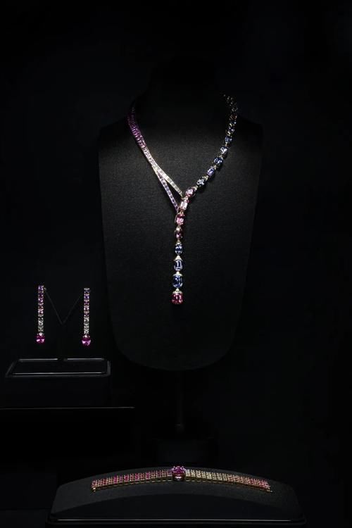 Tiffany 家最大的钻石，好闪！