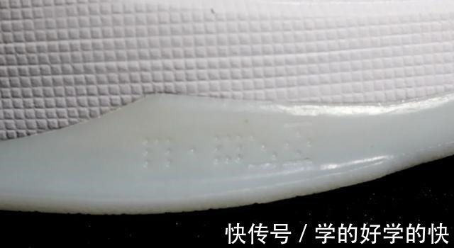 zk4 同为减配的ZK Protro系列 谁更配得上顶级后卫实战鞋!