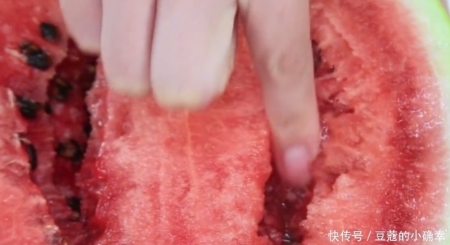 发现|靓妹用7块钱买了一个西瓜,一刀劈开那一刻,发现被坑了