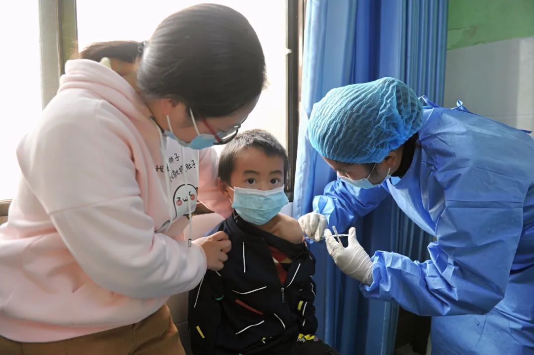 疫苗|现场直击！毕节市3~11岁儿童新冠疫苗接种工作有序进行