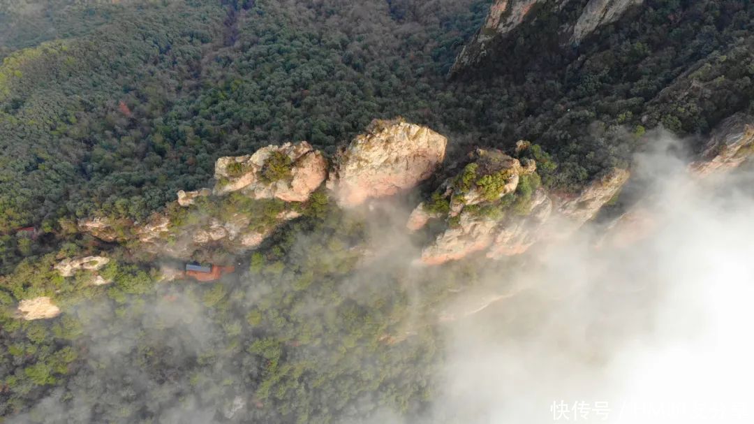 美翻了！只有仙侠剧中才有的场景！这座1.5亿高龄的山峰简直就是人间仙境！