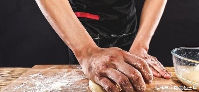 在家做面包，要掌握三个关键点，做的面包比面包店卖的好得多