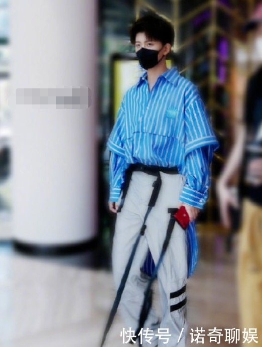 前所未有|任嘉伦新登封面,墨意书法写意大片前所未有,谁还认得出?