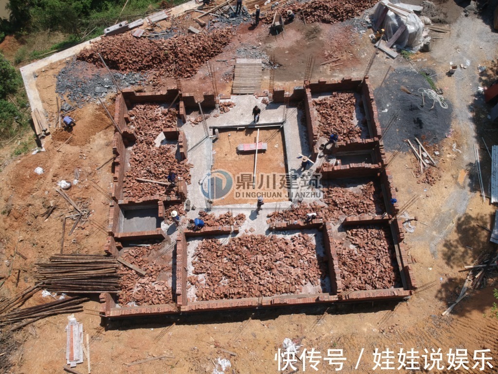 砖混|他花70万在乡下建四合院,庭院曲径幽深,堪比王府豪宅!
