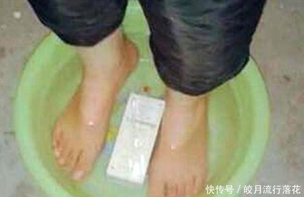 被学校逼出的坚强，饮水机煮火锅，熨斗烤牛排，没试过叫大学生