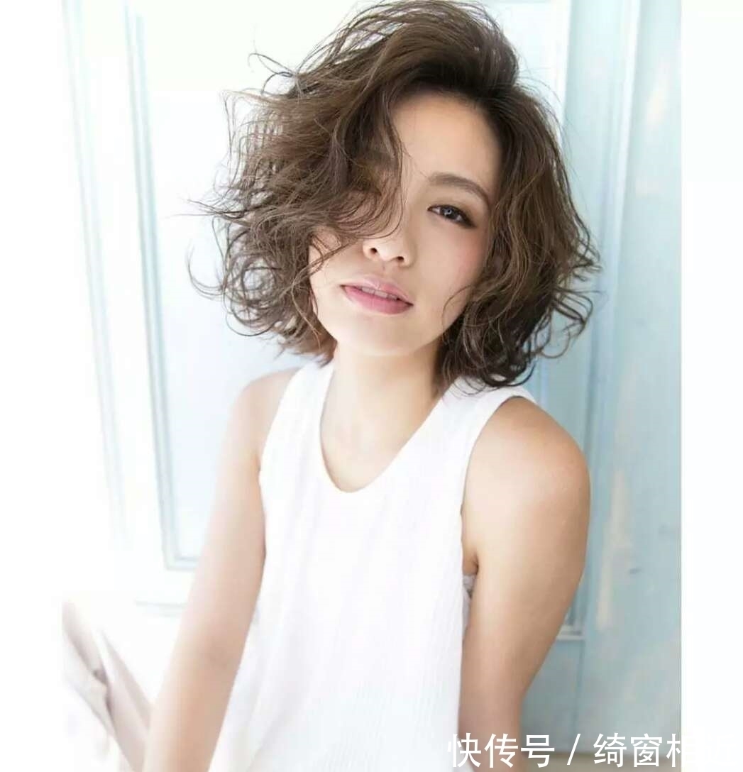 波波头 发量少还贴头皮怎么办?这几款洋气的发型,让你彻底告别细软趴!