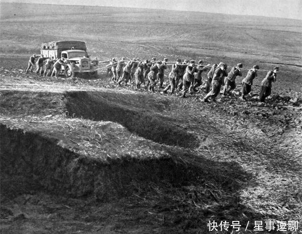 占领|老照片:占领乌克兰的德军,秋冬季节很难受,意大利人却有点享受