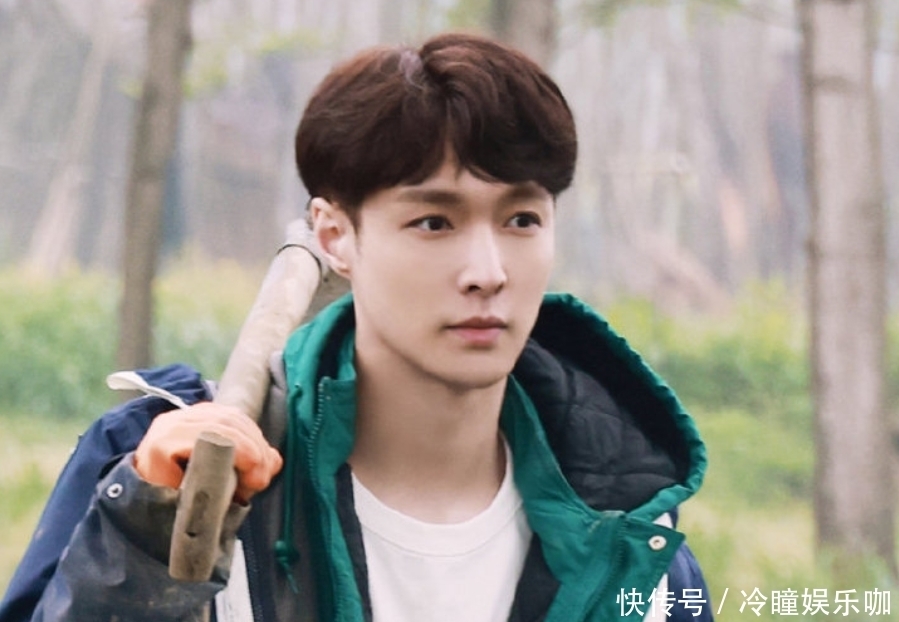 《向往》官微晒深情版海报,全体嘉宾黑衣出镜,张艺兴站位引关注