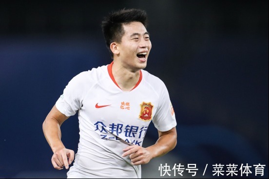 胡靖航|怎么想的?从中超争冠队到保级队,24岁武汉前锋做出争议选择